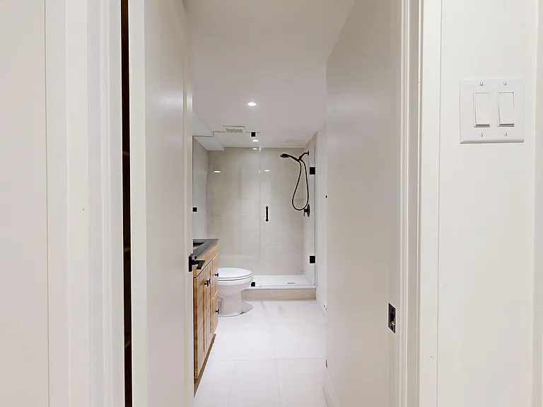 1214 Avenue Rd — Photo 14