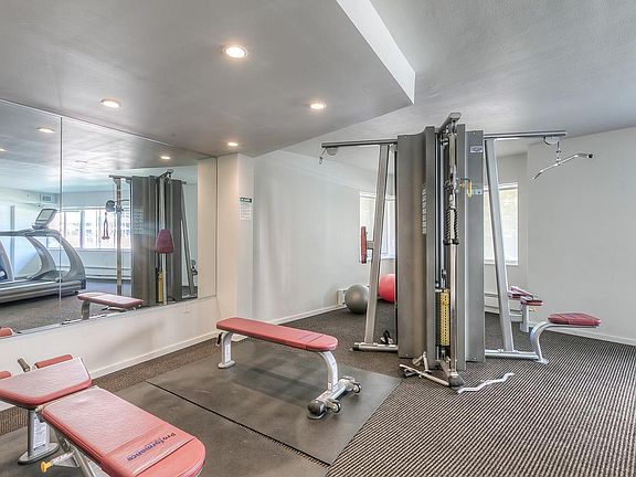 5th image of 4821 Roanoke Pkwy #4C