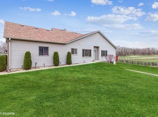 138 Fawn Ln, Elgin, IL 60120