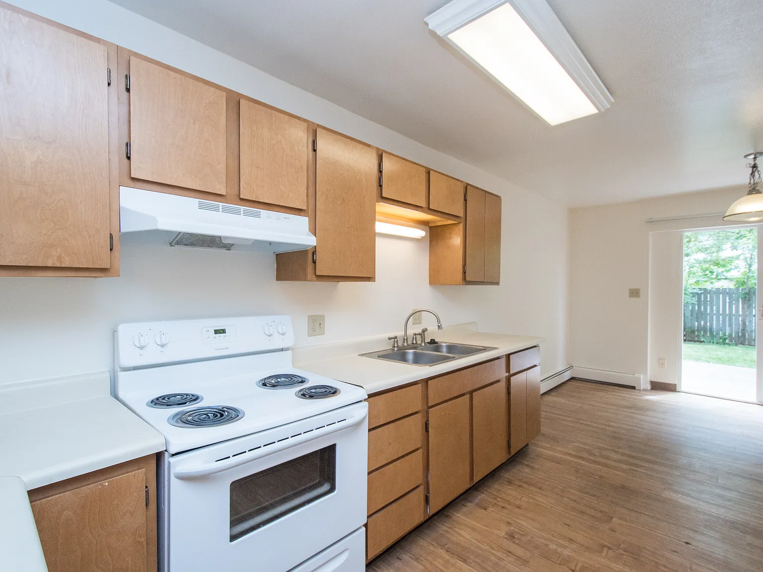 1 bed, 900 sqft, $1,425 — Photo 1