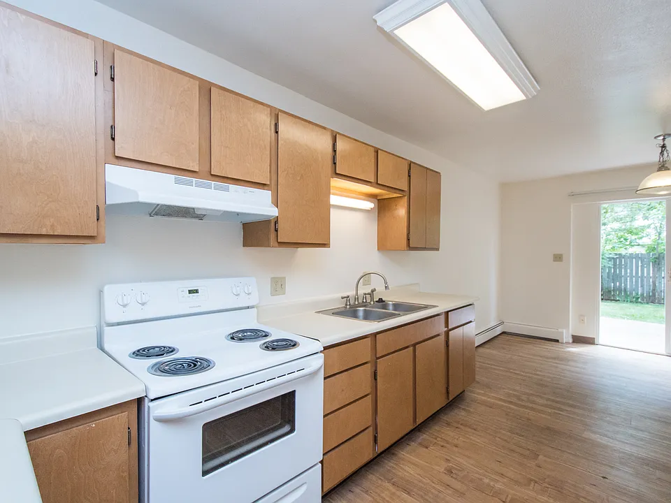 1720 Azalea Ct #4
