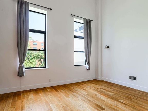 5th image of 949 Willoughby Ave #209B