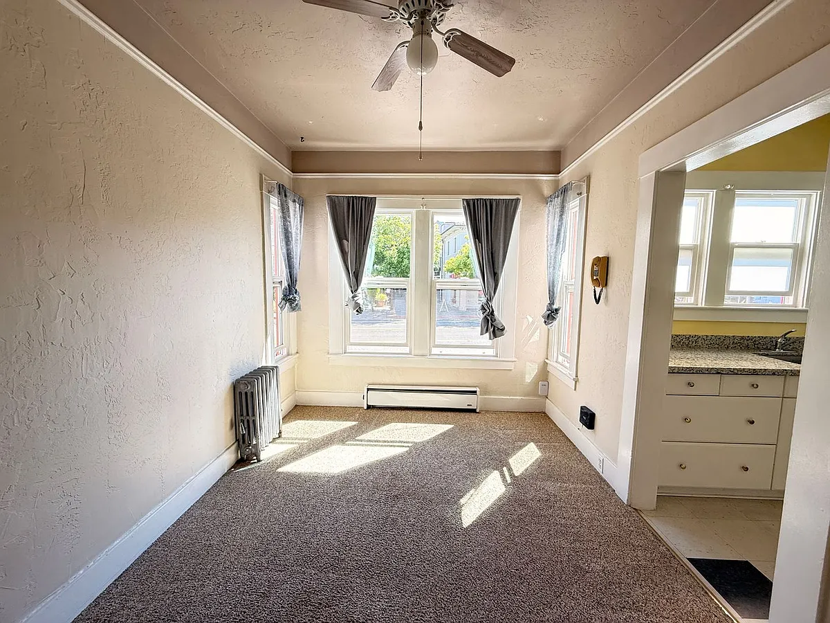 Building Photo - 442 8th St #6