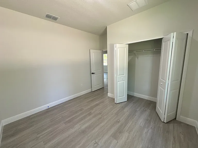 1557 W Elder Ln — Photo 27
