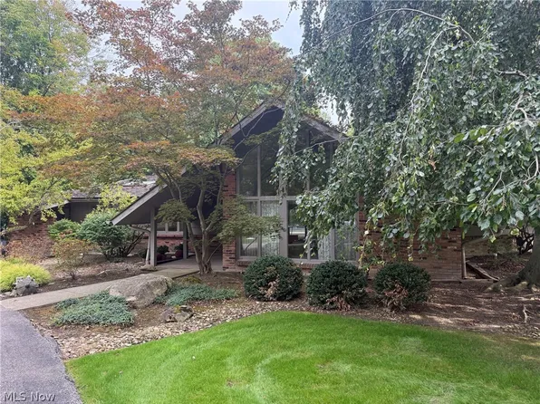 31850 Creekside Dr, Pepper Pike, OH 44124