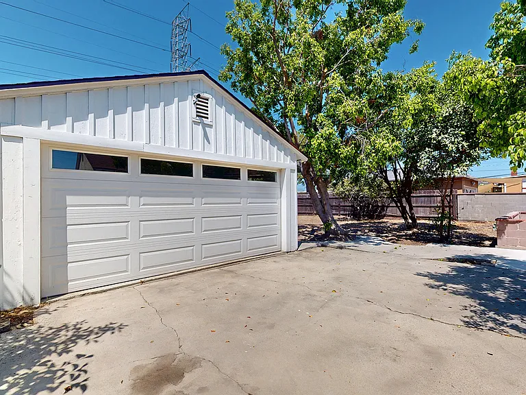 7827 Rhodes Ave — Photo 33