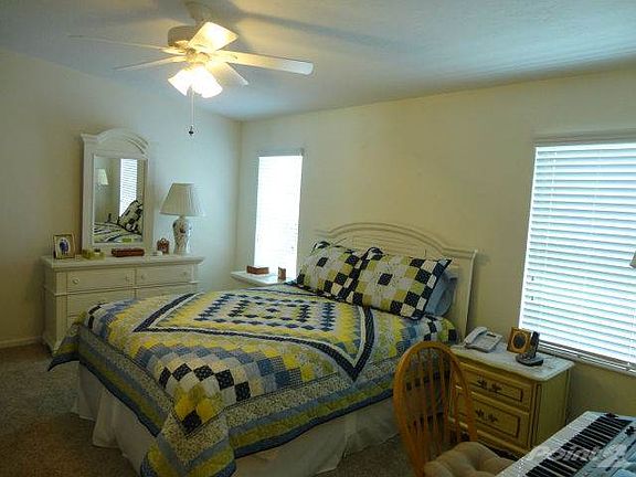 Master Bedroom (Queen Bed)
