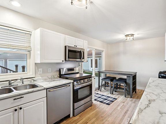 3rd image of 220 Larchwood Ln