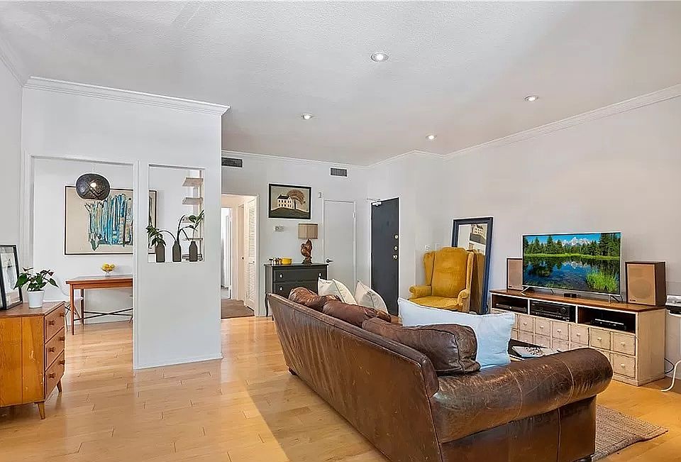 1st image of 4443 Ventura Canyon Ave APT 101