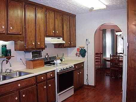 Fantastic kitchen with large breakfast area and beautiful hardwood floors!