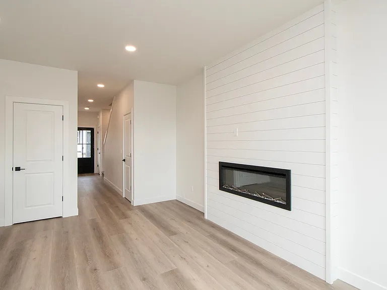1104 W Lauridsen Blvd #1-4 — Photo 7