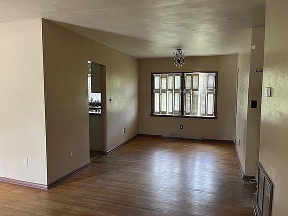 4th image of 1197 N Garfield Ave