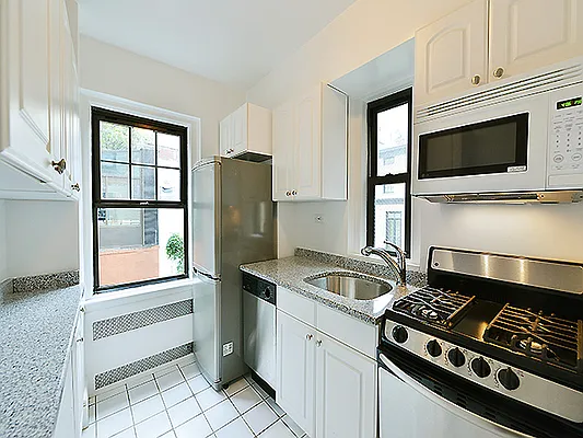 Rented by Cooper & Cooper Real Estate | media 9