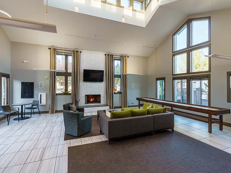 Larkspur Courts — Photo 16