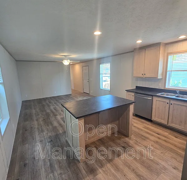 2301 SW Oralabor Rd #61 — Photo 3