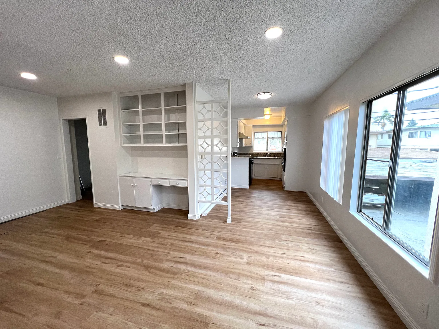 2 bed, 1.5 bath, 900 sqft, $1,990 — Photo 2