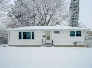 712 Douglas Trl, Madison, WI 53716