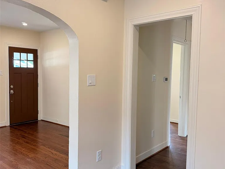 2827 Robertson St — Photo 9