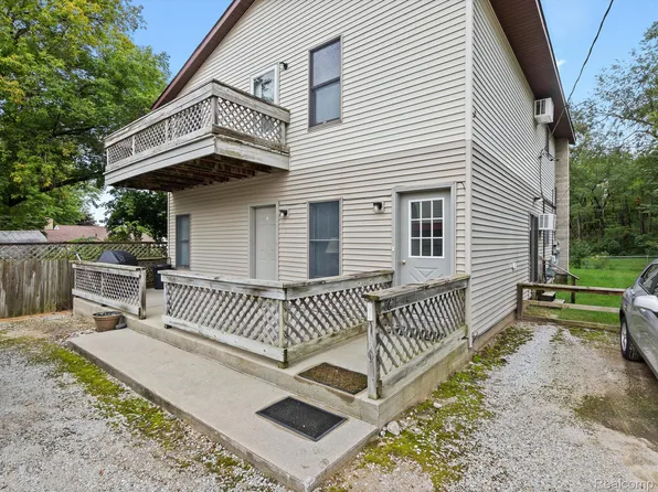 8621 Lakeshore Rd, Lexington, MI 48450