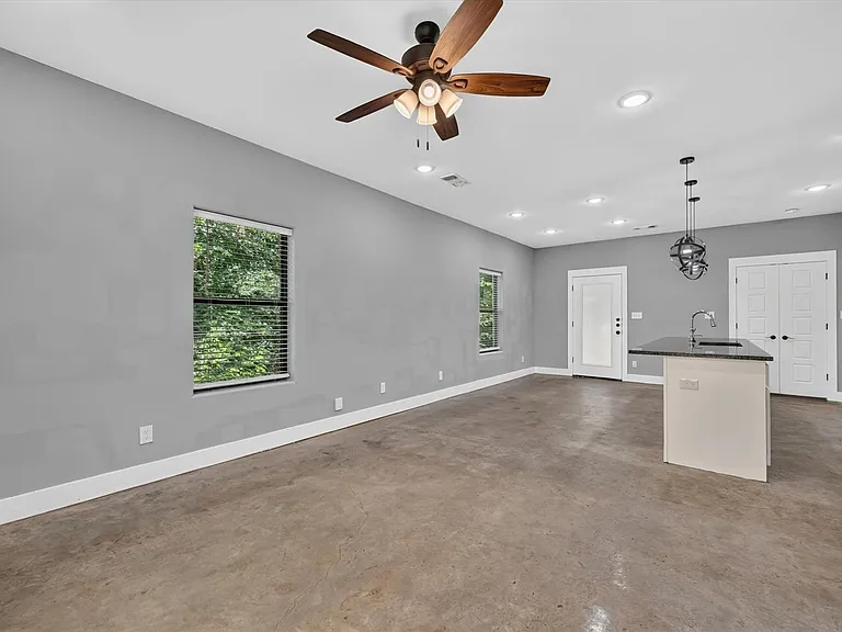 707 E Woodard St — Photo 9