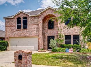 8400 Horse Whisper Ln, Fort Worth, TX 76131