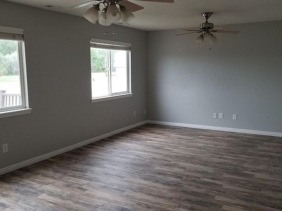 4th image of 515 W Lake View Dr