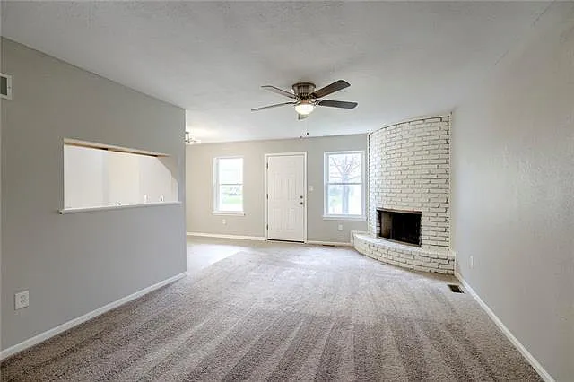 3 bed, 1300 sqft, $1,800 — Photo 3
