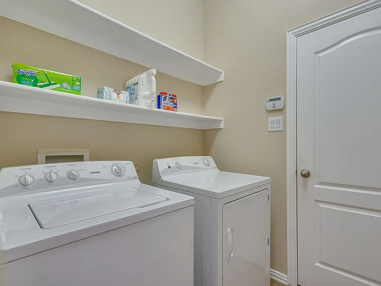 1105 Lone Pine Dr — Photo 1