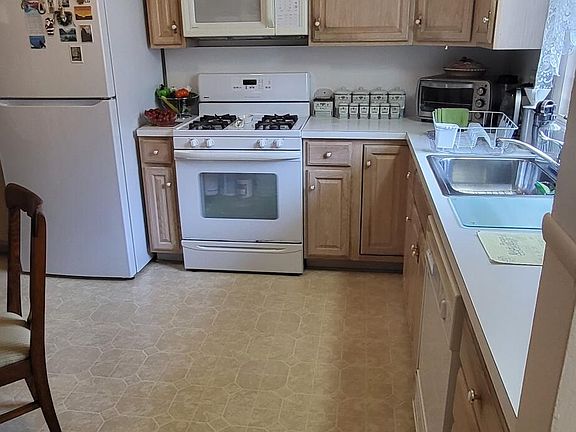 5th image of 159 Kell Ave