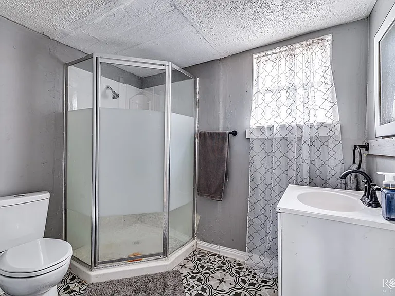 226 W Avenue M — Photo 19