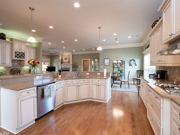 4th image of 104 Wellington Colony Ct