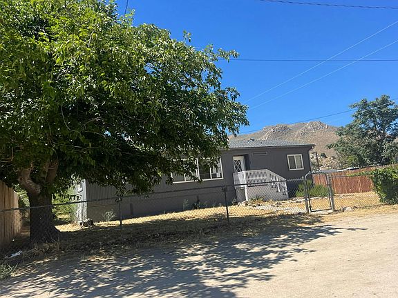 3rd image of 17100 Laurie Ln