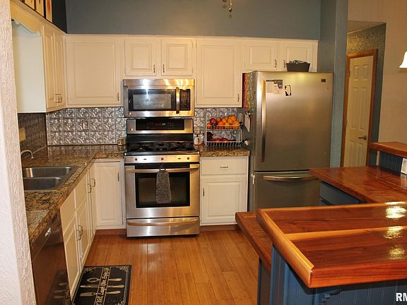5th image of 202 Thornwood Ave