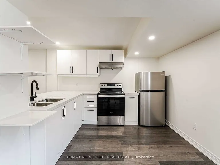 71 Pierre Berton Blvd — Photo 16