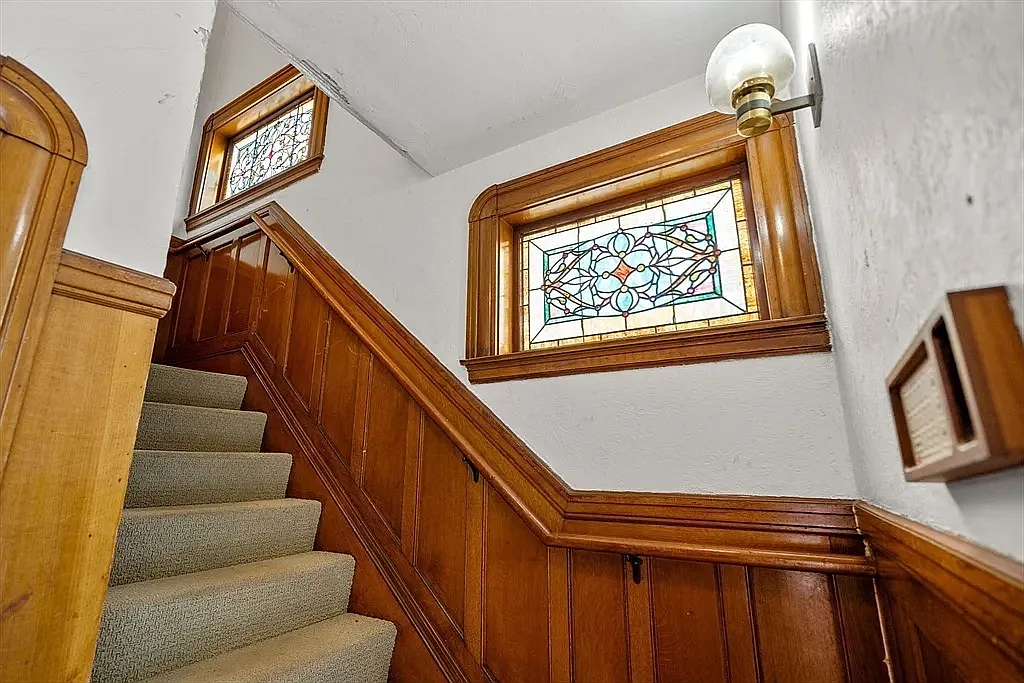 4 bed, 2000 sqft, $4,300 — Photo 2