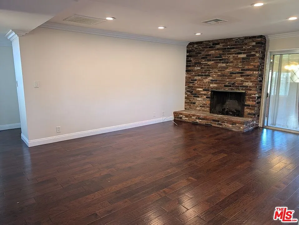 3 bed, 2.0 bath, 1400 sqft, $3,800 — Photo 3