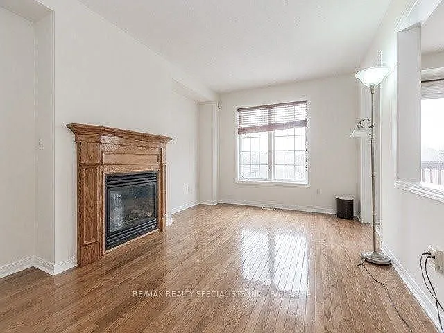 114 River Rock Cres — Photo 5