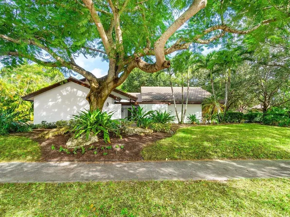 2423 NW Timbercreek Circle NW, Boca Raton, FL 33431