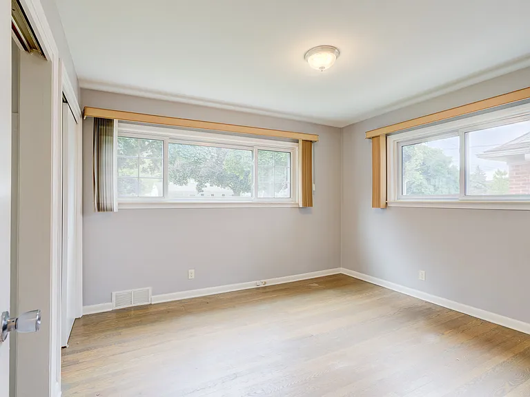 4708 Woodland Ave — Photo 7