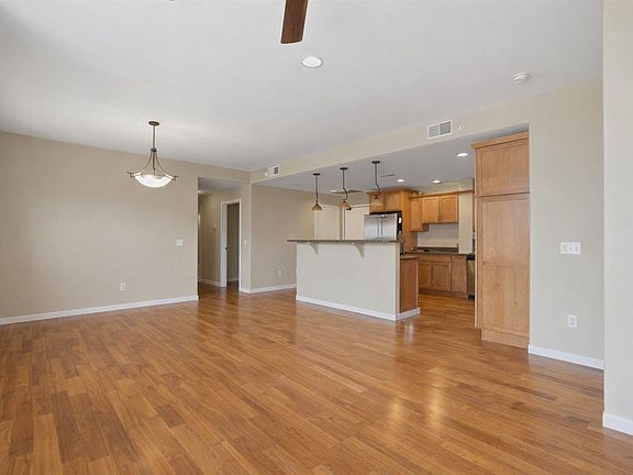 3rd image of 843 Quarry Rd APT 218