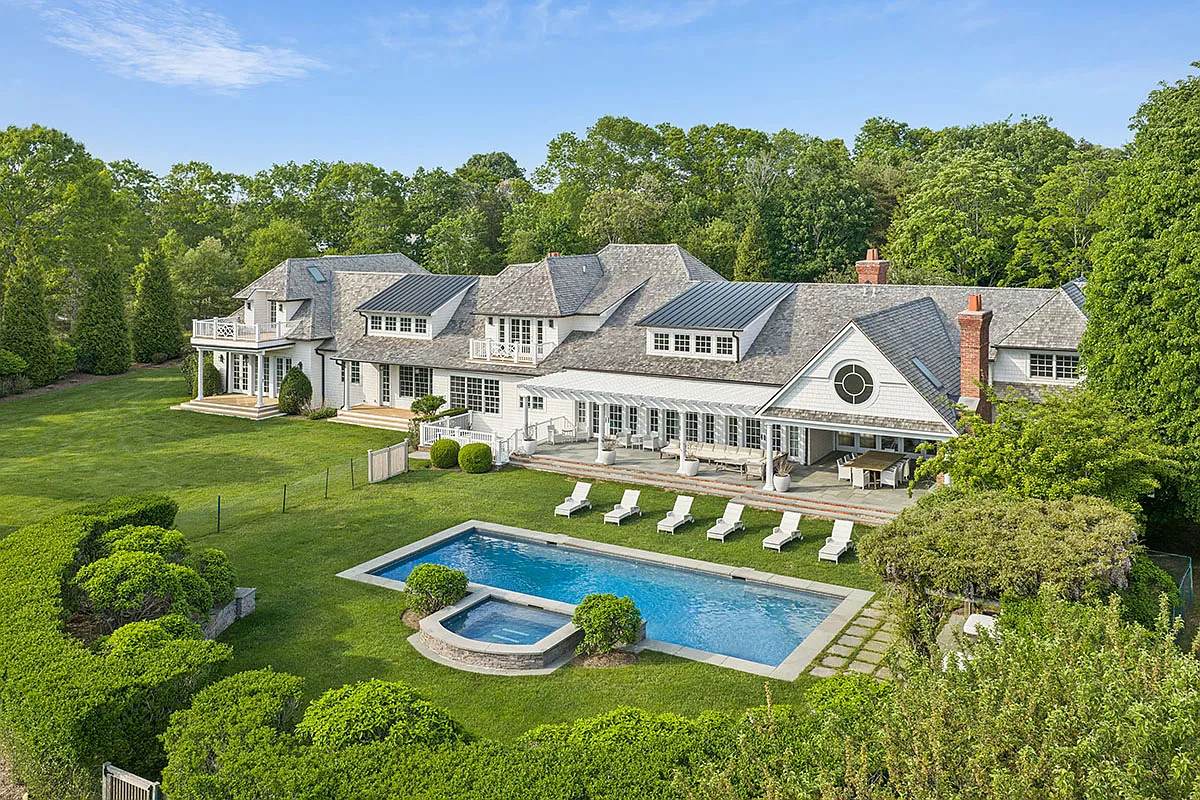 Resort-Like 9 Acre, 9 Bedroom East Hampton Estate With Tennis — Photo 2