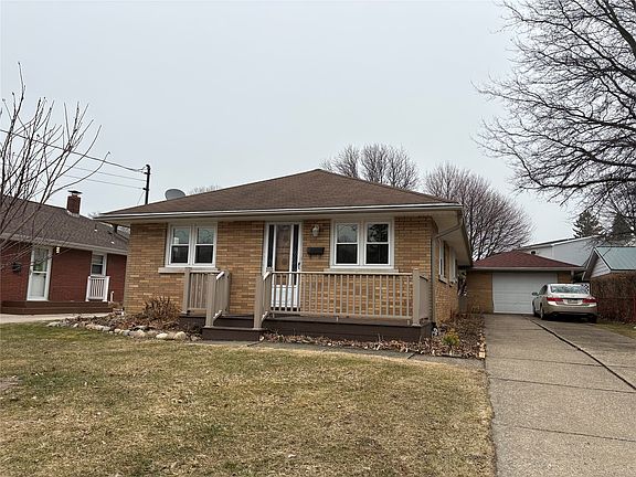 2nd image of 415 Putnam Dr