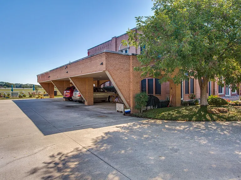11351 Hilltop Rd — Photo 3