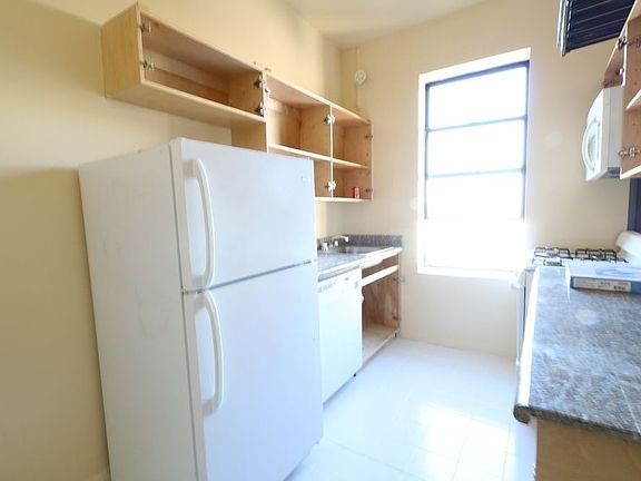 5th image of 667 W 177th St APT 63