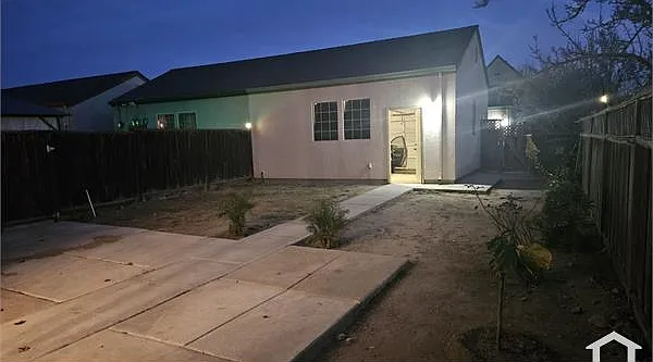 3 bed, 1584 sqft, $3,600 — Photo 2