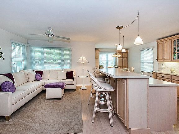 5th image of 809 2nd St #1