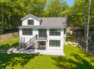 39 Lakeview Dr, Nottingham, NH 03290