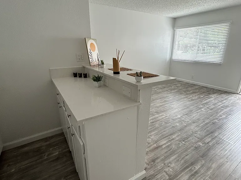 14630 Gault St #7 — Photo 4
