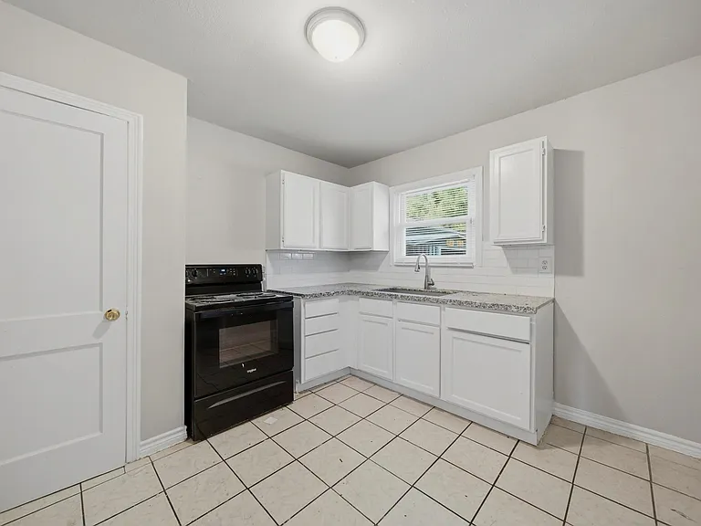 1413 George St — Photo 5