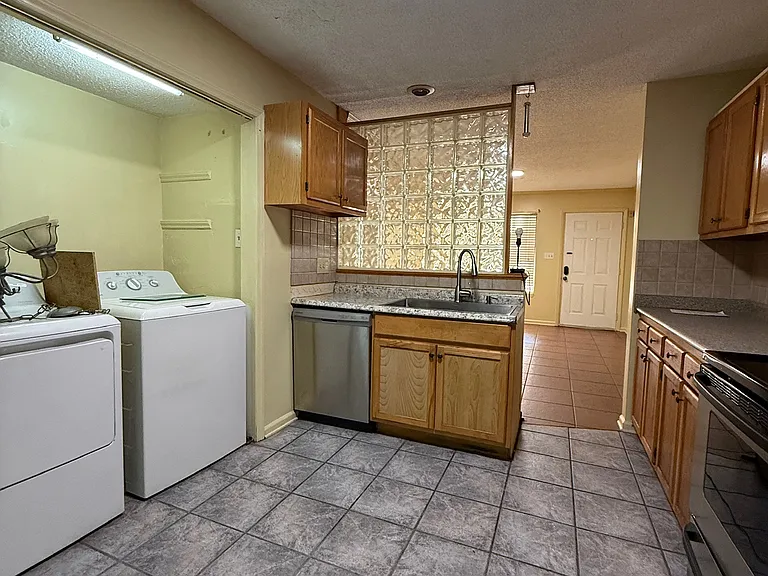 204 Davidson St — Photo 6